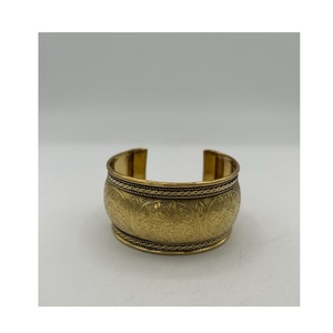 Brazalete de latón ajustable de diseño moderno de calidad superior que se adapta a todos los tamaños de muñeca de fabricación india - Product Image 1