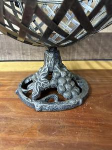 Tazón Decorativo Plateado con Base y Diseño de Hojas Coloridas para Mostrador de Cocina, Exhibición de Frutas o Uso Diario, de la India - Product Image 6