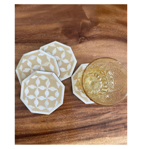 Sous-verres carrés en résine de conception cubique de haute qualité personnalisables avec barre de conception cubique Sous-verres en résine pour la meilleure portion - Product Image 5