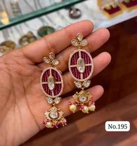 Hermosos pendientes de polki de diamantes americanos chapados en rodio Color Pearl Cluster Drop Moda inspirada principalmente - Product Image 3