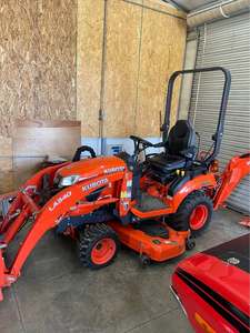 Tracteur utilitaire Kubota BX23S abordable avec chargeur et pelle arrière, diesel, 4x4, qualité supérieure, faible nombre d'heures, meilleure offre, livraison rapide dans le monde entier - Product Image 4