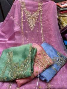 Costumes de fête indiens brodés à la main sans couture de créateur moderne pour femmes Style traditionnel pour les Indiens - Product Image 2