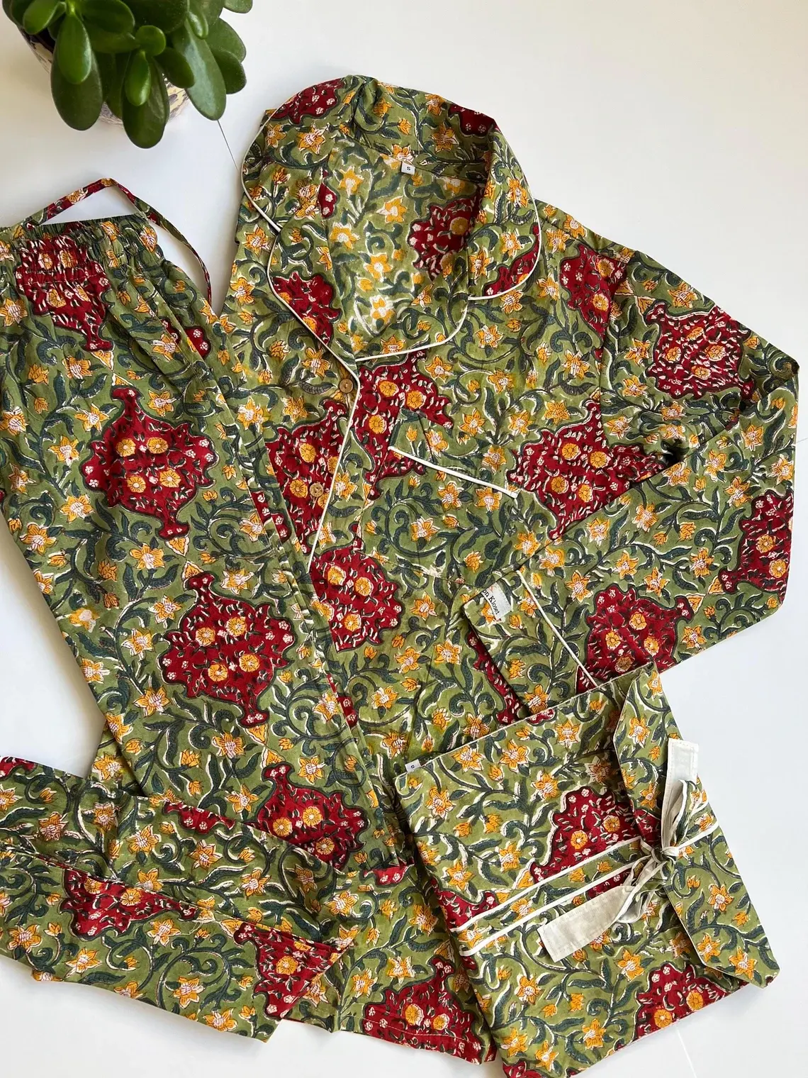 สีน้ำตาล