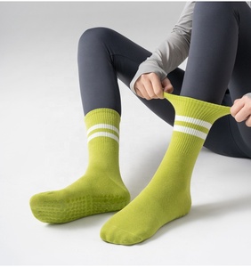 Wholesale High Quality <b>Non</b> <b>Slip</b> Cotton Grip Yoga <b>Socks</b> Crew Length Body Logo for Unisex Daily Use - Product Image 3