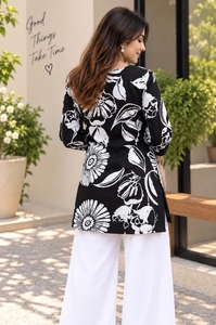 Blusa de Manga Larga con Cuello Cuadrado y Estampado Floral Negro para Mujer, Estilo Casual y Étnico, Kurti Corto para Mujer - Product Image 3