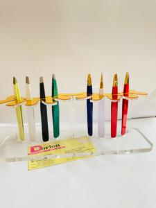 Meilleures ventes : Support de présentation en acrylique pour 8 pinces à épiler, support de rangement durable et de haute qualité pour pinces à épiler avec logo personnalisé - Product Image 6