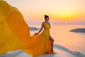 Vestido para Sesión de Fotos en Santorini |   Vestido estilo corsé con cola larga fluida, de satén de seda ecológica, corte en A - Product Image 4