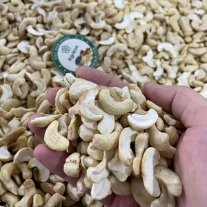 Noix de cajou de qualité supérieure biologique AFI (Noix de cajou fendues blanches) - Qualité supérieure, brutes, séchées, emballage en boîte en étain/sac sous vide - Product Image 1