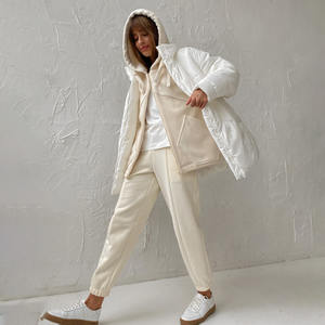 Chándal clásico para mujer con pantalones con cordón elástico Chaqueta de cuello alto y diseño elegante para deportes y viajes - Product Image 3