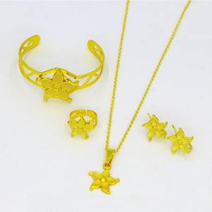 Conjunto de joyería de collar de pulsera de oro de moda, conjunto de joyería de acero inoxidable de gama alta para mujer, anillo de costura acolchado artesanal de hierro dorado - Product Image 4