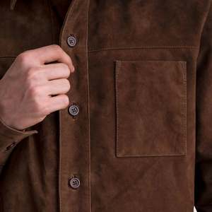 Camisa Casual de Gamuza Color Moca para Hombre, Cuello Alto Moderno, Mangas Largas, Tallas hasta 6XL, Otoño Invierno, Forro de Viscosa, Bolsillo en el Pecho - Product Image 5