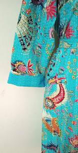 Robe Kantha Bohème Faite Main pour Femmes XL Imprimé Floral Hiver Veste matelassée Varsity Veste Kantha Florale avec Motif de Lettres - Product Image 3