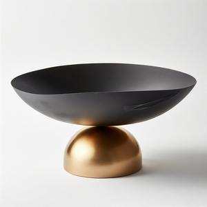 VelvetCrown Servir Plato Par Imperial Opulence Regal Chapado en oro Cuenco para servir hecho a mano con adornos Royal Crest - Product Image 1