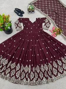 Nuevo Traje Exclusivo para Fiestas y Bodas, Vestido de Georgette Sintética con Bordado Pesado y Lentejuelas, y Dupatta con Bordado de Lentejuelas - Product Image 5