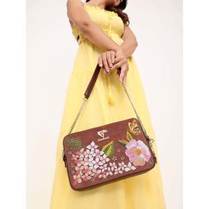 Sac bandoulière carré de luxe en cuir végétalien brodé floral - Petit format, fermeture éclair étanche, sangle chaîne marron, capacité 1-1,9 L - Product Image 6