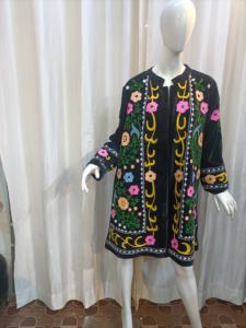 Nuevo abrigo bordado Suzani hecho a mano indio para mujer chaqueta de moda de manga larga para fiesta de invierno temporada de otoño llena de algodón - Product Image 2