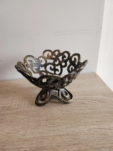 Bol décoratif en métal de créateur Pièce maîtresse de présentation de fruits élégants faits à la main pour table à manger, cuisine ou salon - Product Image 3