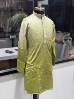 Kurta ethnique haut de gamme en coton brodé/gaufré pour homme, idéal pour les mariages et les fêtes – Fournisseur en gros personnalisé Inde