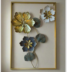 Décoration murale moderne en métal rond à motifs floraux, finition dorée, parfaite pour la maison, le salon, la chambre et le couloir. - Product Image 5