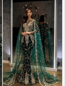 Robe de soirée élégante sur mesure, coupe ajustée, sans bretelles, taille naturelle, silhouette sirène, légère, ornée de perles, en soie brillante pour femmes - Product Image 3