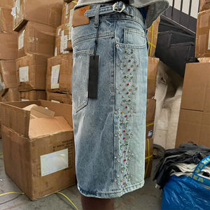 Pantalones Cortos Cargo para Hombre Estilo Star Crystal Jorts en Mezclilla Azul Índigo, Corte Holgado con Detalles de Pedrería en la Costura Lateral y Cierre de Cremallera 123 - Product Image 5