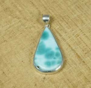 Colgante de Larimar Hecho a Mano, Gema Azul Caribeña en Forma de Lágrima, Joyería de Plata de Ley, Elegante Regalo para Mujer - Product Image 1