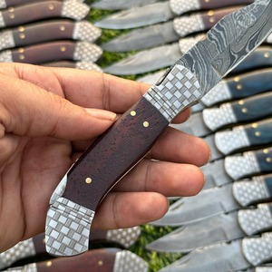 Cuchillo Plegable de Caza HTTC Hecho a Mano con Acero de Damasco de Grado Industrial y Mango Personalizado - Product Image 2