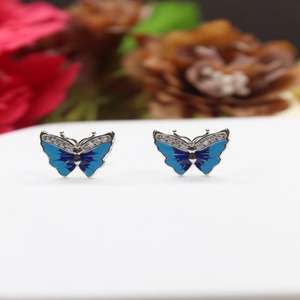 Boucles d'oreilles clous papillon en émail bleu pour femmes - Boucles d'oreilles romantiques en acier inoxydable avec détails en cristal - Product Image 1