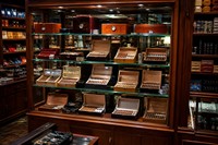 Vitrine de présentation en bois et verre pour cigares, humidificateur, comptoir de magasin, étagère sur mesure, MOQ 1 pour les boutiques de cigares et de tabac
