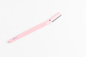 Rasoir à sourcils et pour le visage en plastique ABS à lame unique de couleur personnalisée avec couvercle et protection de précision - Product Image 3