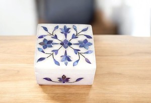 Boîte à bijoux en marbre blanc avec incrustation de lapis-lazuli |   Boîte de rangement de luxe en pierres semi-précieuses pour bagues, boucles d'oreilles et cadeaux - Product Image 2