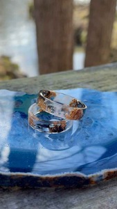 Anneaux en résine acrylique de forme ronde, fabriqués à la main, anneaux d'amour pour femmes, bijoux de fête, vente en gros au meilleur prix - Product Image 3