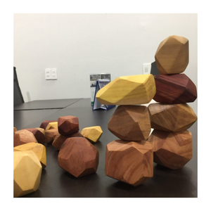Bloques de roca de madera Tumi Ishi únicos y bellamente hechos a mano para horas de diversión y aprendizaje - Product Image 1