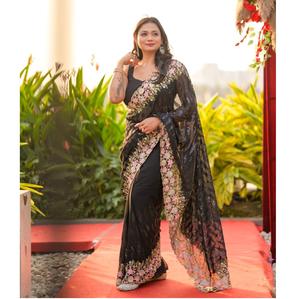 Sari de seda indio tradicional para mujer con trabajo de zari dorado y hermosas combinaciones de colores a precios de exportación - Product Image 1