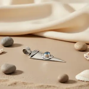 Collier pendentif en argent 925 avec topaze bleue, diamant taille princesse, design géométrique, rhodié, tendance, or rose pour femmes, excellente idée cadeau - Product Image 1