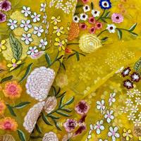 Belle broderie lourde florale la plus vendue des tissus de fils à broder multicolores pour la fabrication de robes pour femmes indiennes