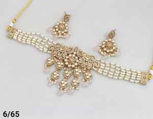 Collier ras du cou indien avec boucles d'oreilles et Mangtika pour femme Design de fleurs superbe zircon cubique fabriqué à la main - Product Image 4