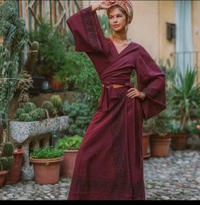 ชุดเสื้อครอปแบบโบฮีเมียนและกระโปรงยาวสีแดงเบอร์กันดี ชุดสองชิ้นสำหรับงานเทศกาล เสื้อผ้าสไตล์โบฮีเมียนสุดชิค ราคาขายส่ง - Product Image 2