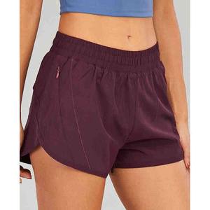 Pantalones cortos deportivos elegantes de tiro medio para mujer Leggings de Yoga de moda para mujer - Product Image 3