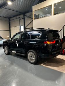 รถยนต์มือสองสุดหรู ปี 2025 แลนด์ ครุยเซอร์ สีดำ 7 ที่นั่ง 3300 ซีซี รถ SUV ออฟโรด 4x4 พร้อมเซ็นเซอร์ฝน สีดำ 309 แรงม้า เกียร์อัตโนมัติ ดีเซล พร้อมใช้งาน - Product Image 5