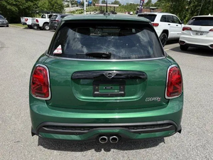 2024 M I N I Hardtop Cooper S Vehículo de lujo usado con dirección izquierda Asientos de cuero Cámara trasera - Product Image 5