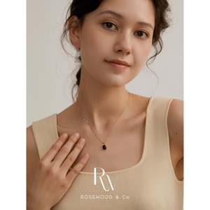 Delicata Collana con Opale Nero e Catena in Oro Impermeabile, Ciondolo Ovale Inossidabile, Catena a Maglia Curb, Regalo - Simbolo Religioso Buddista - Product Image 5