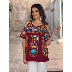 Blusa de Mujer Negra con Hombros Descubiertos, Bordado Floral, Manga Corta, Estilo Étnico Bohemio, Informal, de Algodón para Verano - Product Image 2