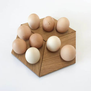 Estante de madera respetuoso con el medio ambiente hecho de materiales sostenibles, ideal para propietarios de viviendas conscientes del medio ambiente y amantes de la decoración - Product Image 1