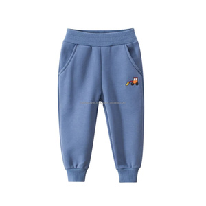 Pantalon de survêtement moderne et personnalisé pour enfants, pantalon en polaire confortable et décontracté pour garçons avec logo brodé en tricot de coton - Product Image 1