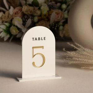 Numéro de table publicitaire moderne en acrylique avec gravure/impression laser personnalisée pour mariages, restaurants et événements spéciaux - Product Image 1