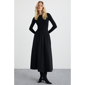 Vestido Maxi Negro Elegante para Mujer, Marca Pani, con Falda de Popelina Tejida y Top Elástico de Viscosa y Elastano - Product Image 3