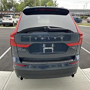 Volvo XC60 T5 AWD Momentum Drive-E 2L I-4 essence automatique SUV/Crossover 2022 - Product Image 1