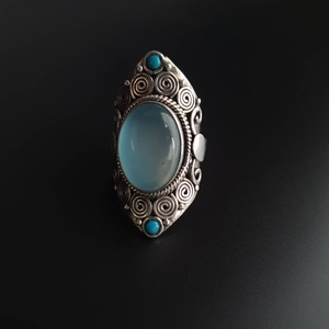 Bague en calcédoine bleue faite à la main en pierre précieuse de coupe ovale naturelle réglage de lunette cadeau de mariage élégant pour elle pour la Saint-Valentin - Product Image 3
