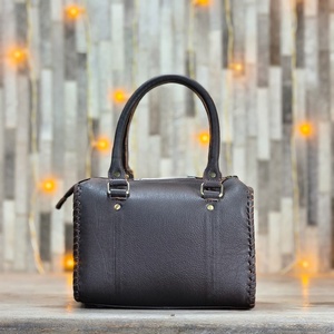 Bolso de Mano de Cuero Genuino con Panel de Piel de Vaca y Diseño Floral, Bolso de Diseñador de Lujo de Primera Calidad en Venta - Product Image 5